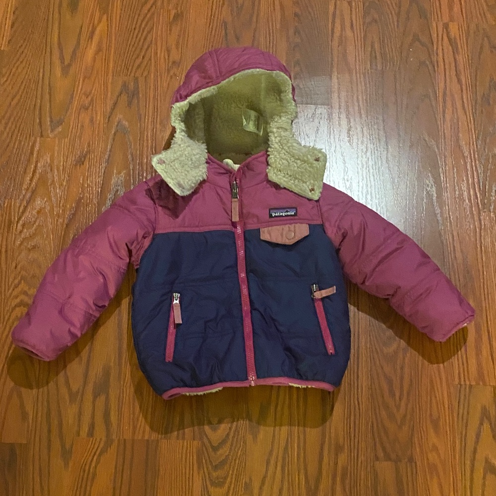 Patagonia toddler girl reversible winter coat. Size 3T